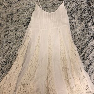 Hollister white lace dress with tie back (XS)